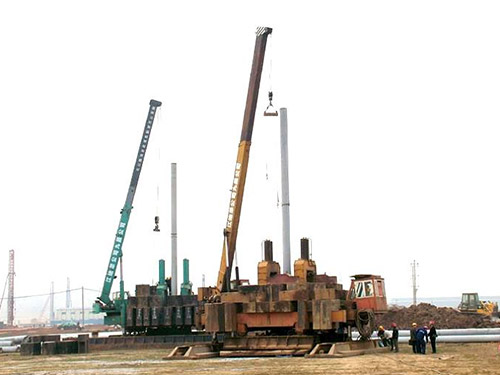 鋼板樁施工注意與建筑物保持多少距離？